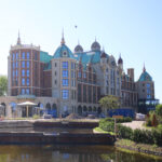 Efteling Grand Hotel vanuit de Eftelingboulevard